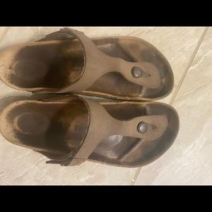 Birkenstock women’s Gizeh sandals